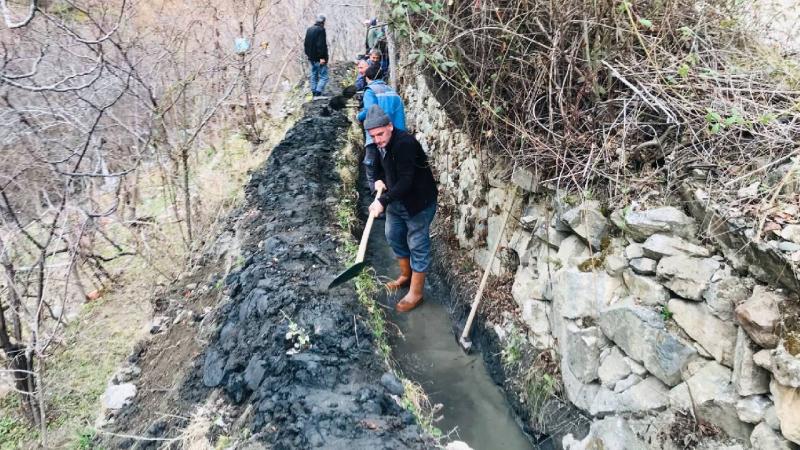 Yusufeli’nde imece geleneği sürdürülüyor
