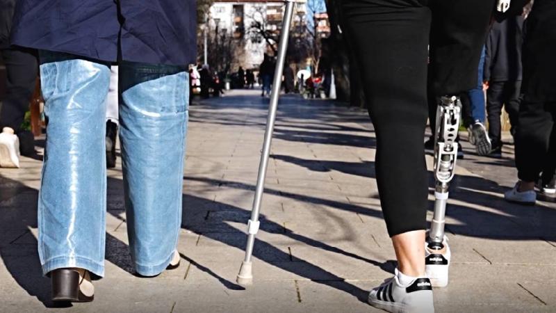 Depremde kol ve bacağını kaybeden fizyoterapist, protezli hastalar için çalışıyor