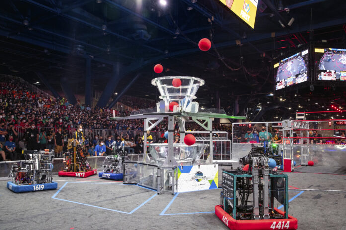 FIRST Robotics Competition Başladı!