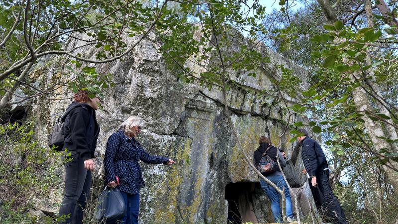 Marmaris’te 2 bin 500 yıllık kaya mezarı turizme kazandırılacak