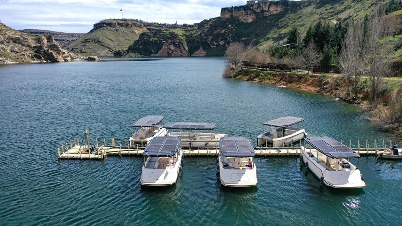 Dicle’de güneş enerjili tekneler deneme seferine başladı