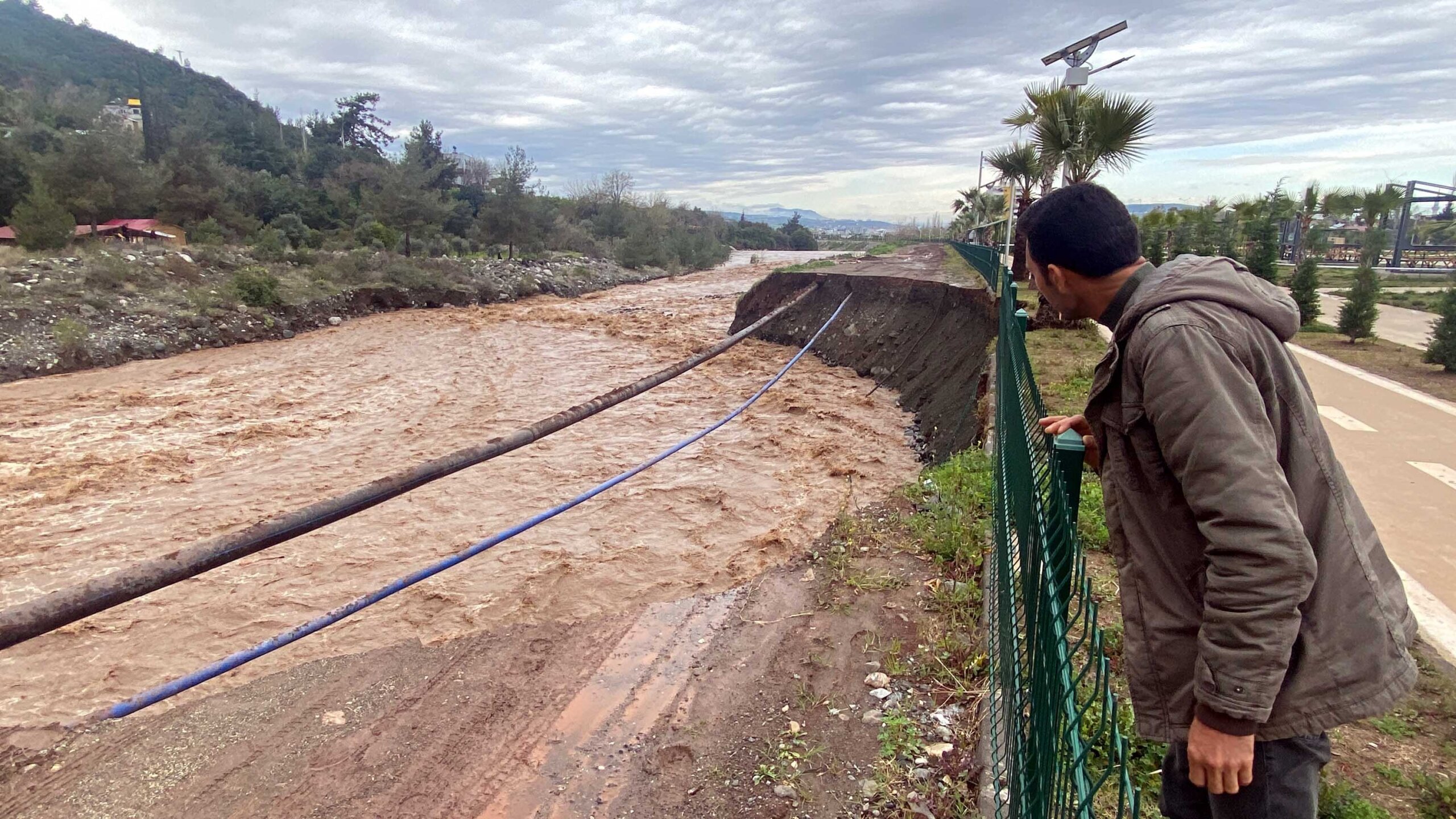 Osmaniye’de korkutan yağmur: Toprak yol çöktü, bent yıkıldı