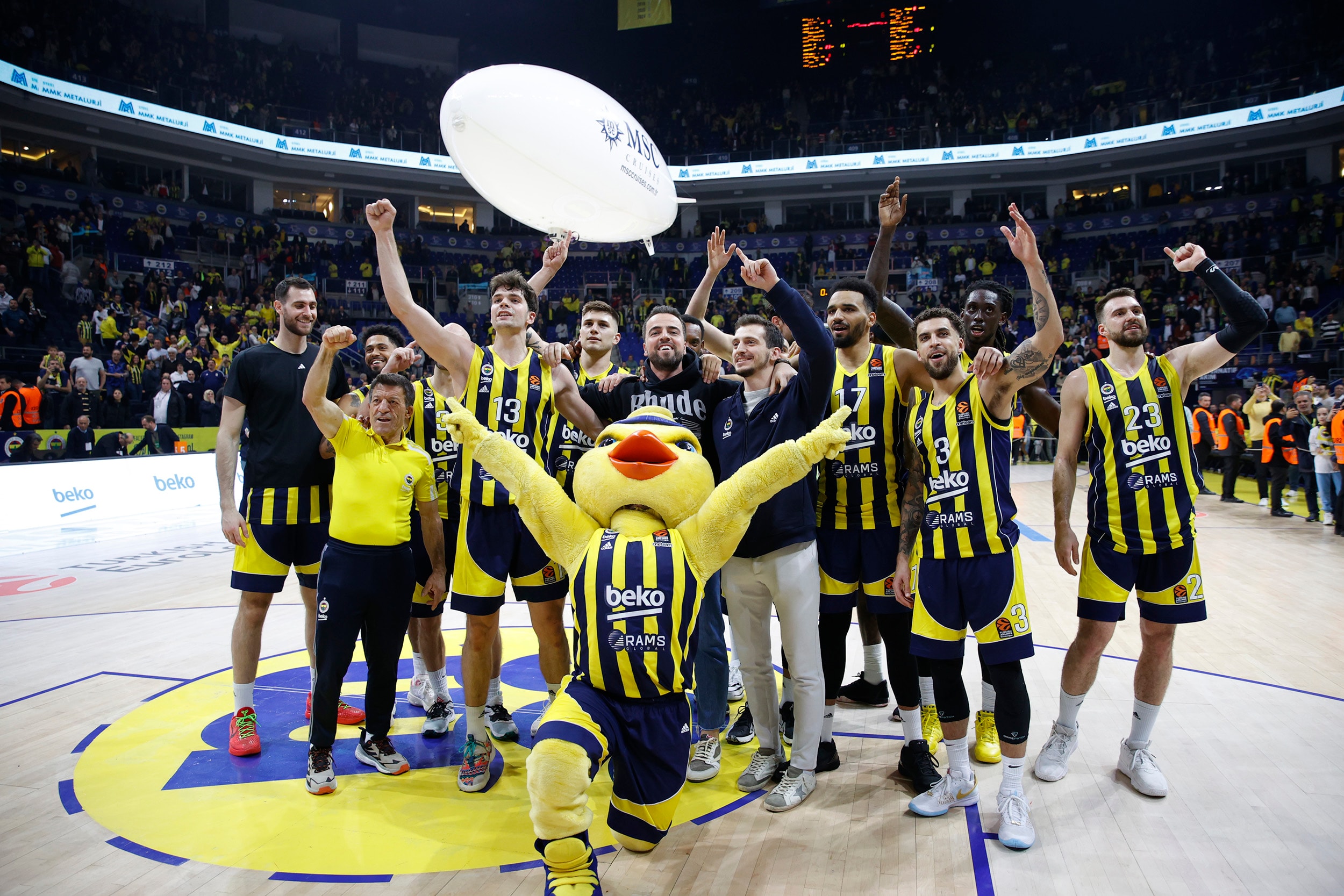 Fenerbahçe Beko çifte rekor kırdığı maçta Baskonia’yı yıktı