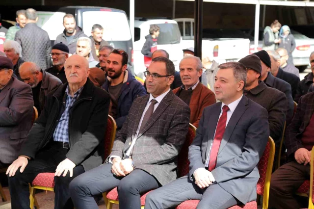 Gümüşhane’de Üreticilere Yem Bitkisi Tohumu ve Meyve Fidanı Dağıtıldı