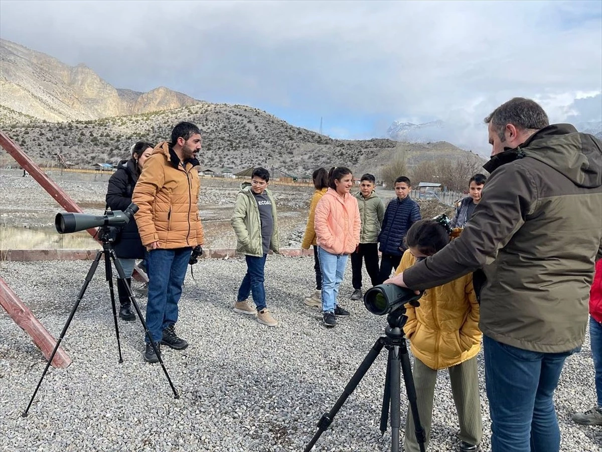 Erzurum’da İlkokul Öğrencileri Tortum Gölü’nde Kuş Gözlemi Yaptı