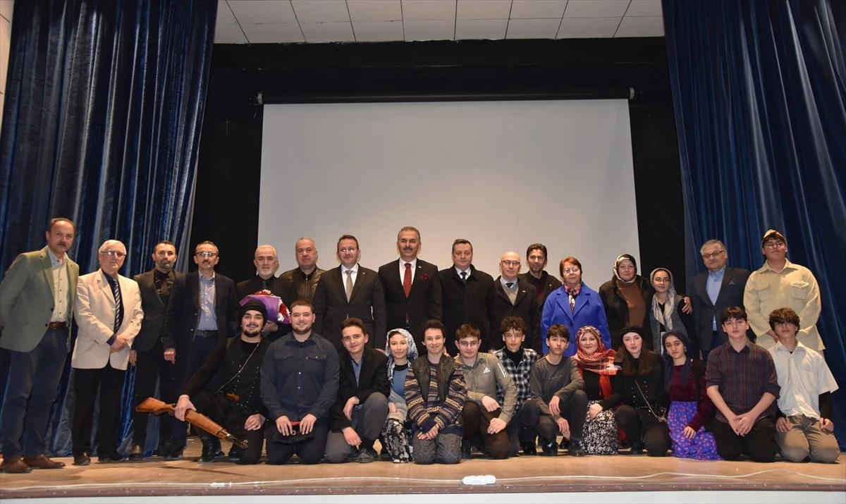 Görele’de kurtuluş destanı tiyatro oyunu büyük ilgi gördü