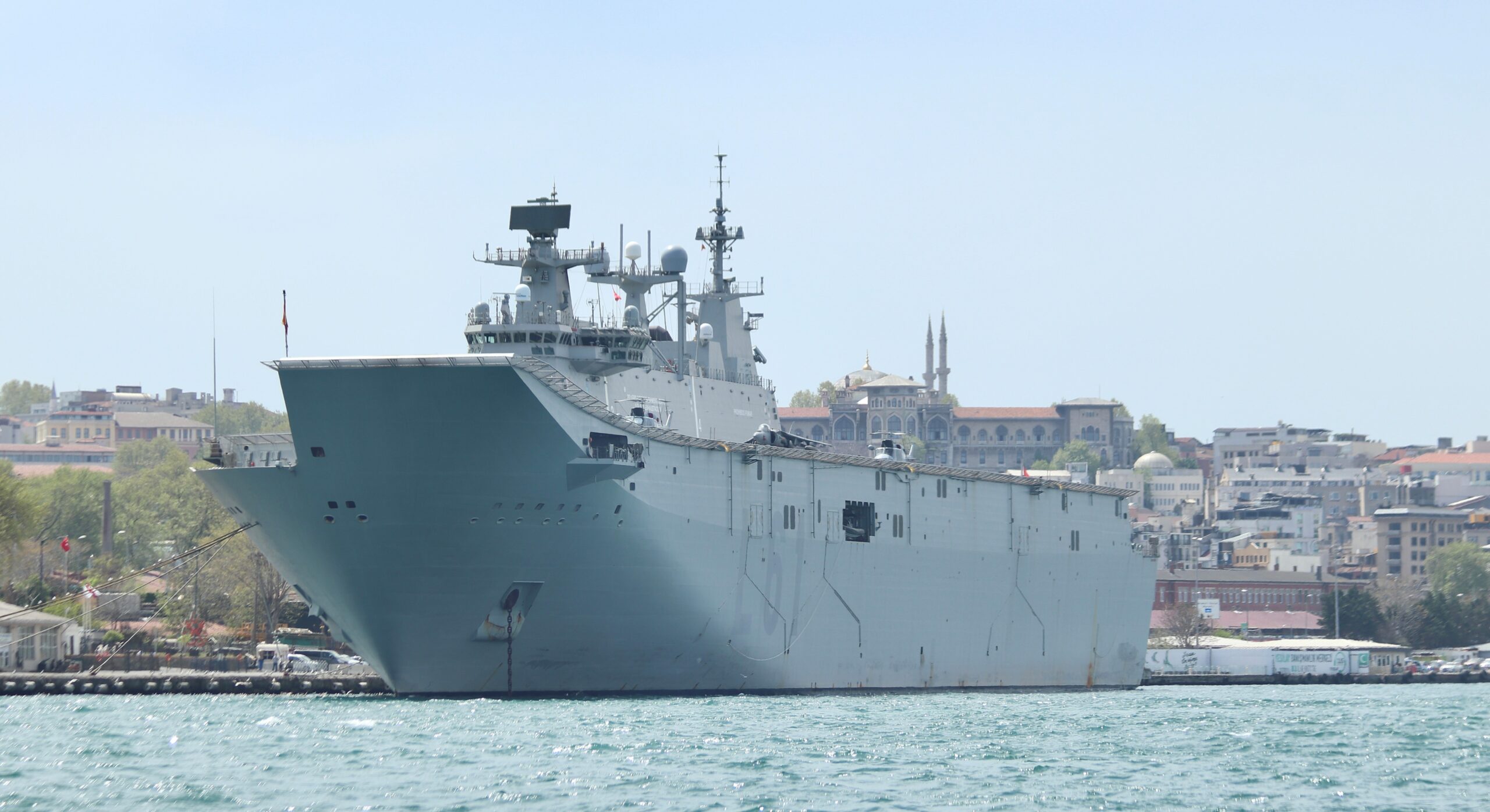 İspanya’nın Amfibi Hücum Gemisi İstanbul’da