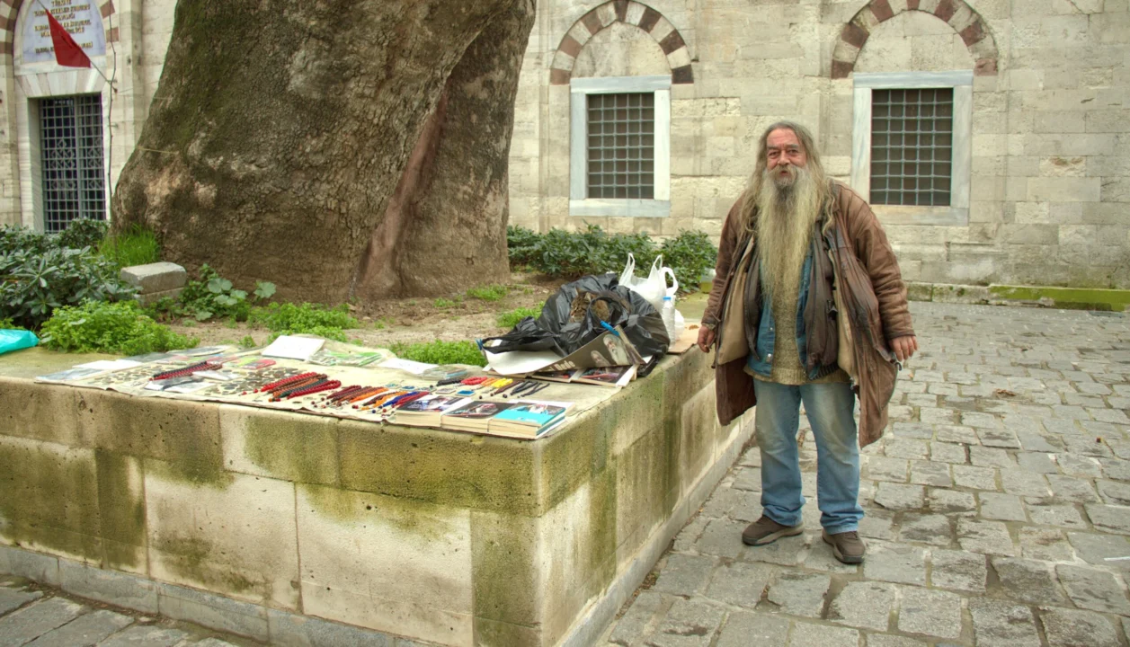 Beyazıt Meydanı’nın Çınarı Hüseyin Avni Dede(Özel Haber)