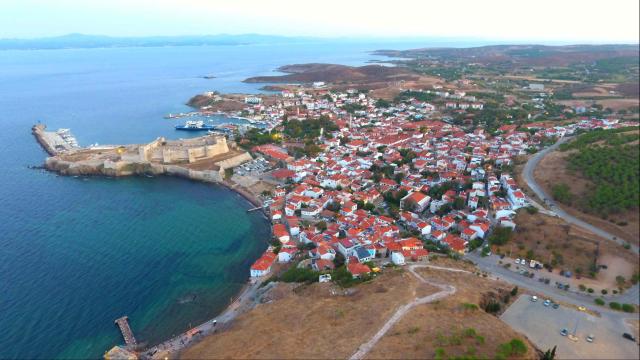 Bozcaada’ya bazı araçların geçişi yasaklandı