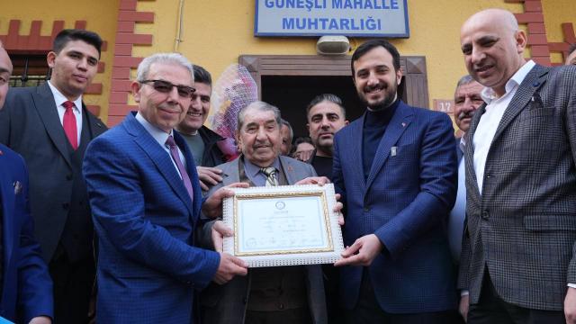 İstanbul’un en yaşlı muhtarı görevi devretti