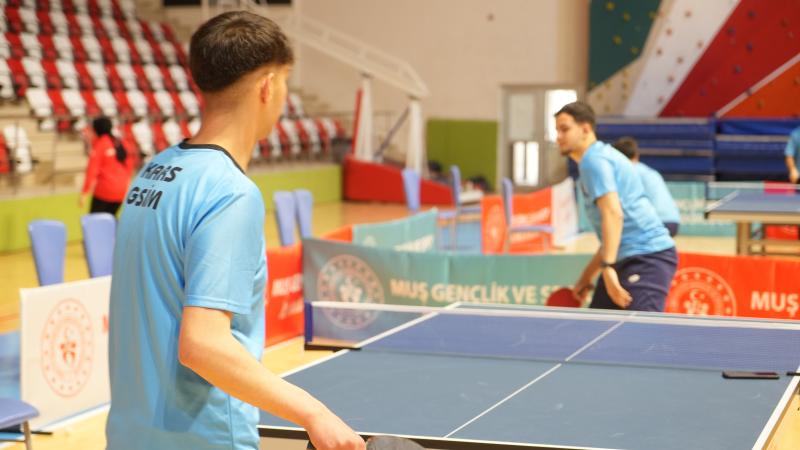 Muş’ta Masa Tenisi Turnuvası 60 sporcunun katılımı ile başladı