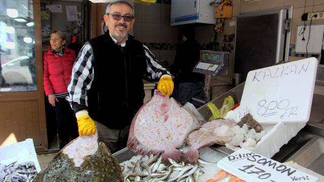 Sinop’ta kalkan balığı kilosu 800 liradan satılıyor