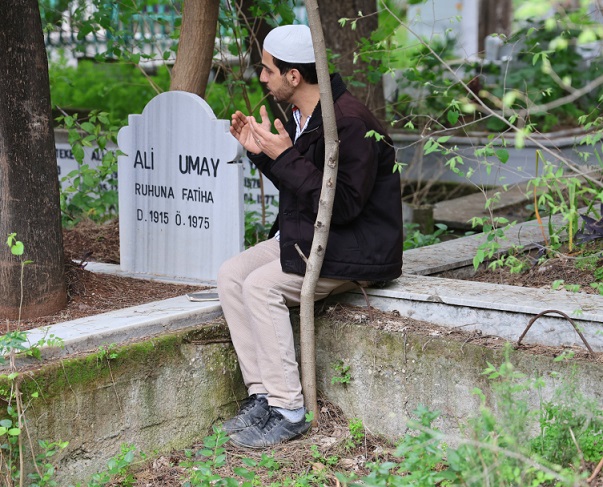 Mezarlıktaki sahte hocalar ‘Kur’an’ sınavına takıldı