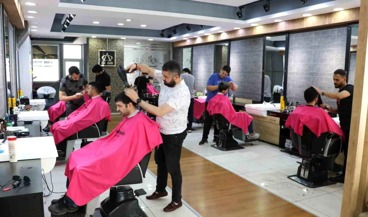 Bayram Öncesi Kuaför ve Berberlerde Yoğunluk