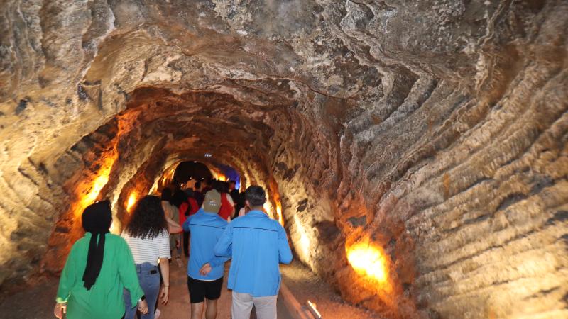Iğdır’a gelen sporculara Gökkuşağı Tepeleri ve tuz mağaraları tanıtıldı