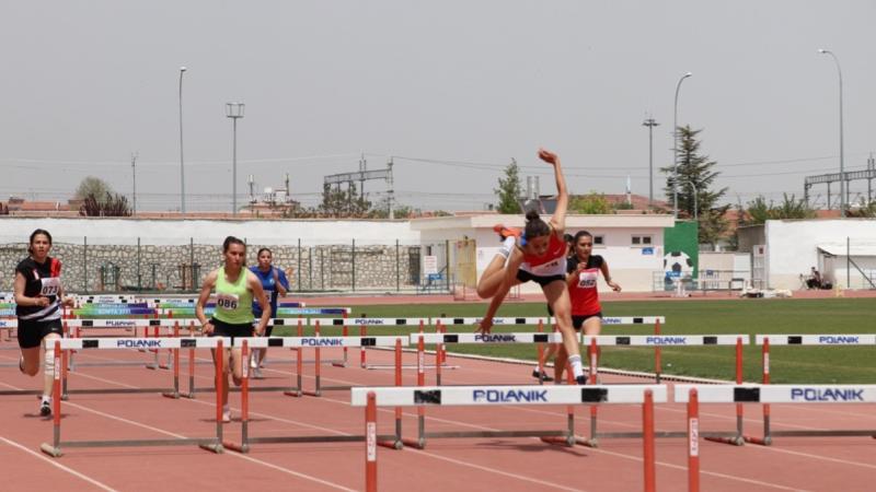 Karaman’da başlayan Atletizm Grup Yarışmalarına 14 ilden 425 sporcu katılıyor