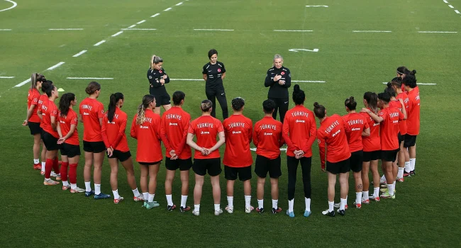 A Milli Kadın Futbol Takımı hazırlıklarını sürdürdü