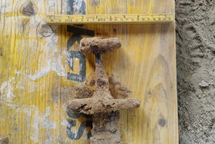 Norveçli çift bahçelerinde Viking Çağı Mezarı Ve Kılıcı buldu