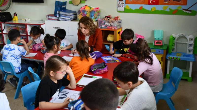Görme engelli Huri öğretmen 19 yıldır minik öğrencileri geleceğe hazırlıyor
