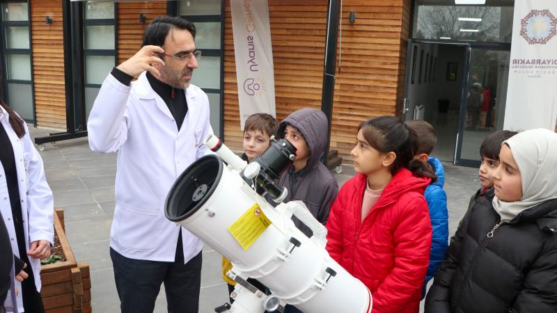 Diyarbakır’da öğrenciler astronomi eğitimi alıyor