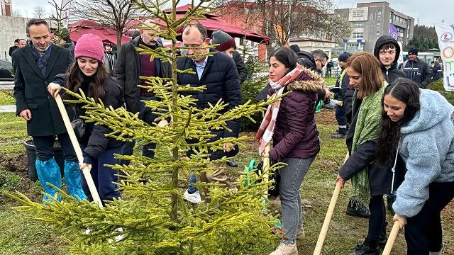 OMÜ’de Bahar Bayramı Ağaç Dikme Töreni: 1200 fidan toprakla buluşturuldu