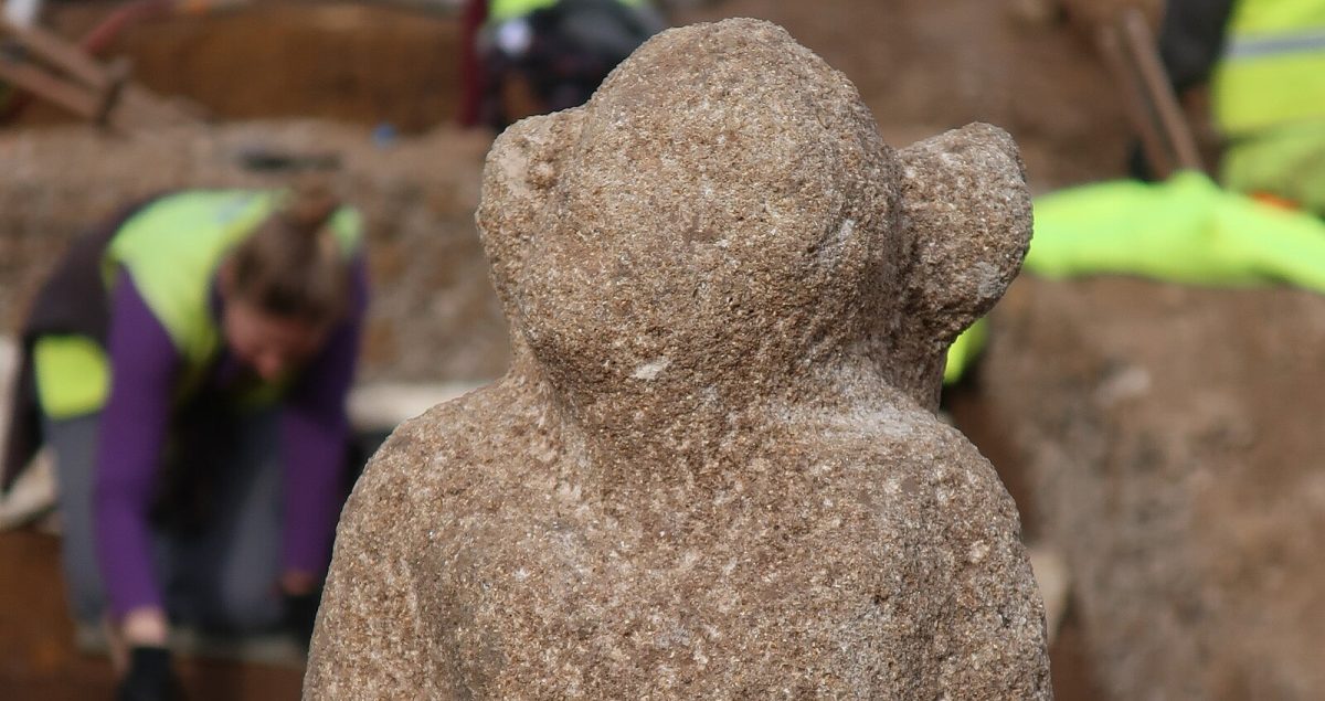 Stuttgart’ta yılan gövdeli bir Roma-Alman tanrısının heykeli keşfedildi