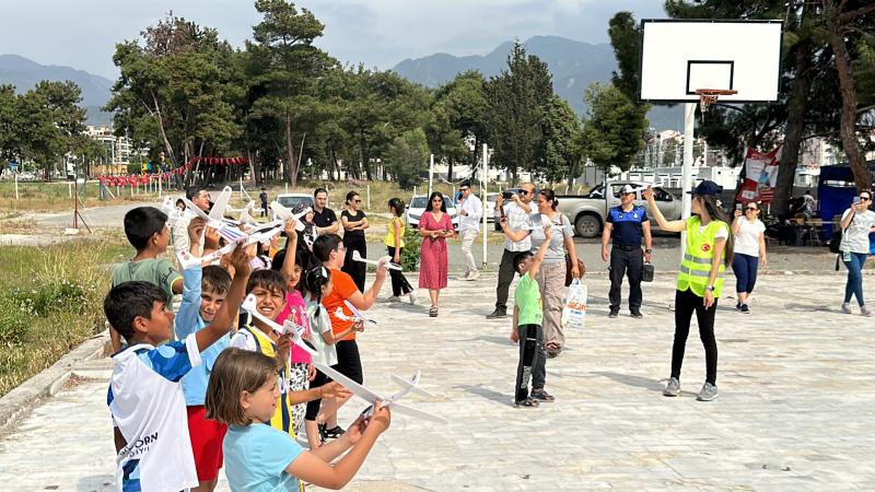 Hatay’da depremzede çocuklar model uçak etkinliğinde eğlendi