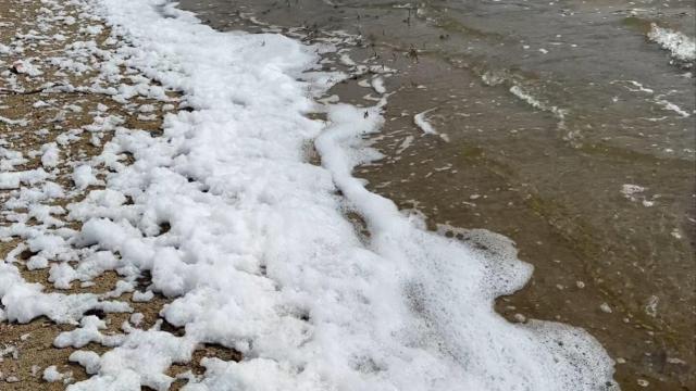 Çanakkale’de “kalpli göl” köpürdü