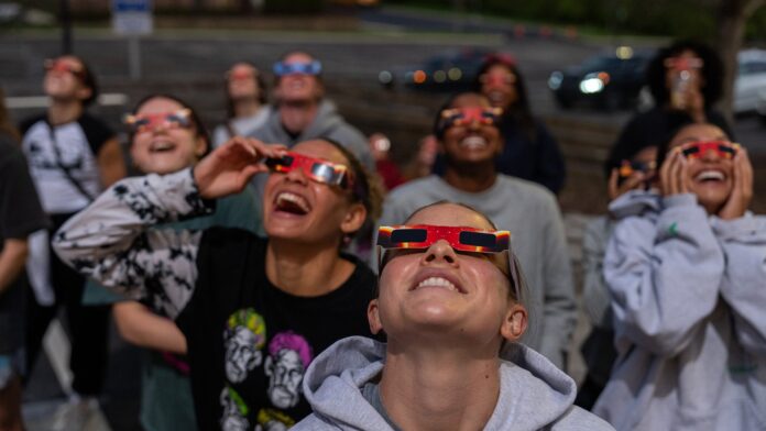 İnternet Kullanımı Tam Tutulma Güzergâhında Dip Yaptı