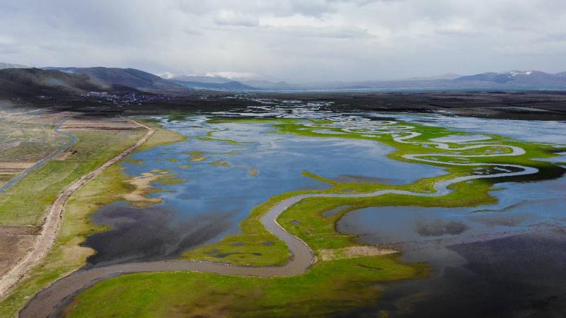 Karın eridiği Göle Ovası’nda oluşan menderesler havadan görüntülendi