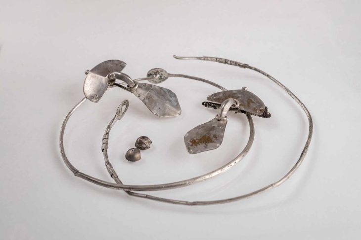 Polonya’daki kazılar, süslü mücevherlerle dolu Gotik mezarları ortaya çıkardı