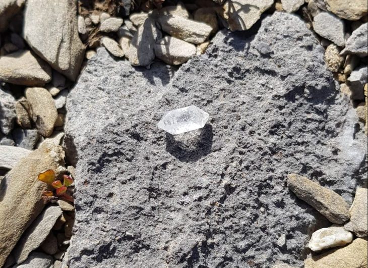 Yürüyüşçü, İsviçre Alpleri’nde 2.590 metre yükseklikte kutsal bir ibadet yeri buldu