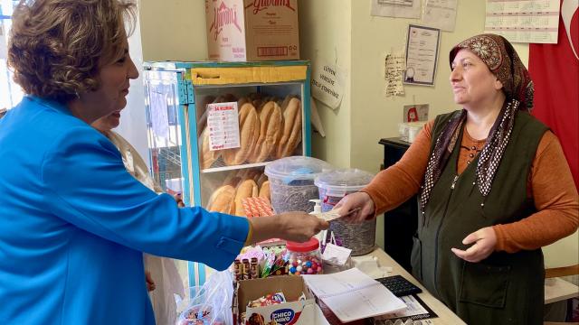 Kırşehir’de hayırsever kadınlar 5 yılda 900 kişinin veresiye borcunu ödedi
