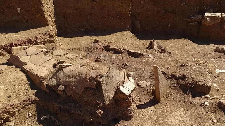 Troas bölgesinin en önemli şehirlerinden biri olan Parion’da 2.000 yıllık anne-çocuk mezarları ortaya çıkarıldı