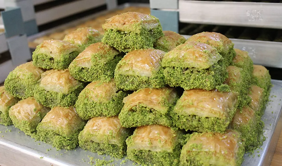 Ucuz Tatlılar Zehirlenmelere Yol Açabilir