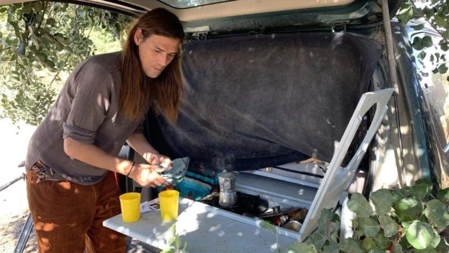 İbiza’da kiraların yükselmesi nedeniyle ada sakinleri arabalarında yaşıyor