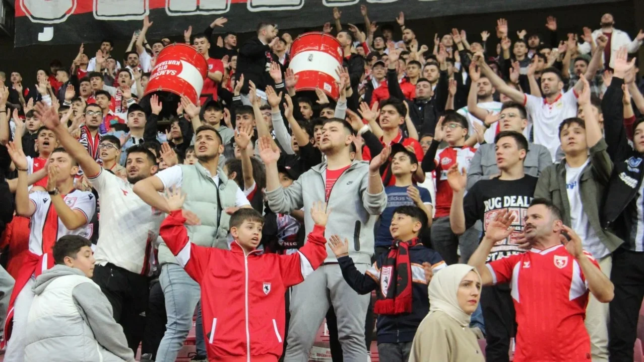Samsunspor taraftarı tribün performansları ile tüm dikkatleri üzerine çekiyorlar