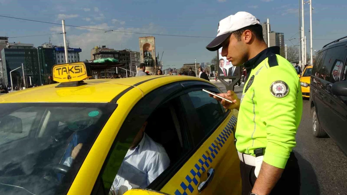 Taksim Meydanı’nda Ticari Taksi Denetimi: 39 Bin 155 Lira Cezası Kesildi