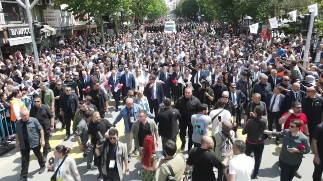 Manisa’da on binlerce el şifaya uzandı