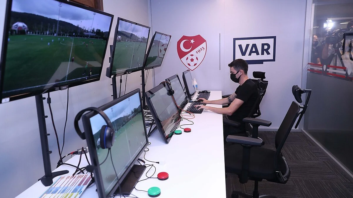 Süper Lig’de yabancı VAR hakemi dönemi! 3 maçta kullanılacak