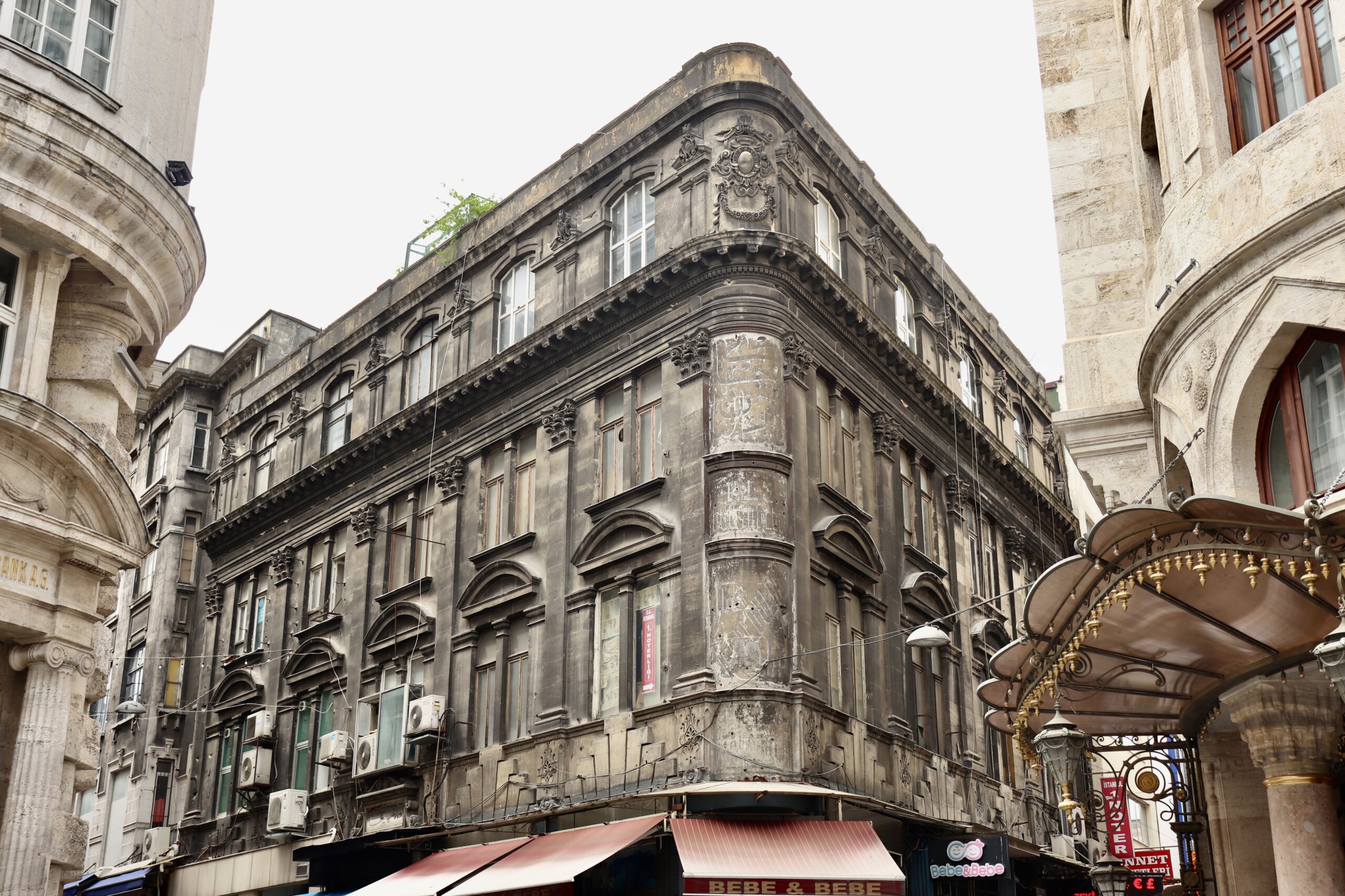 Sadıkiye Han’da Osmanlı’dan Kalma Tarihi Reklam Yazıları