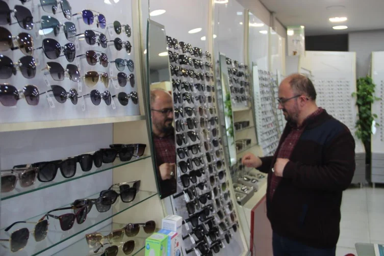 Erzurum’da “askıda gözlük” uygulaması başlatıldı