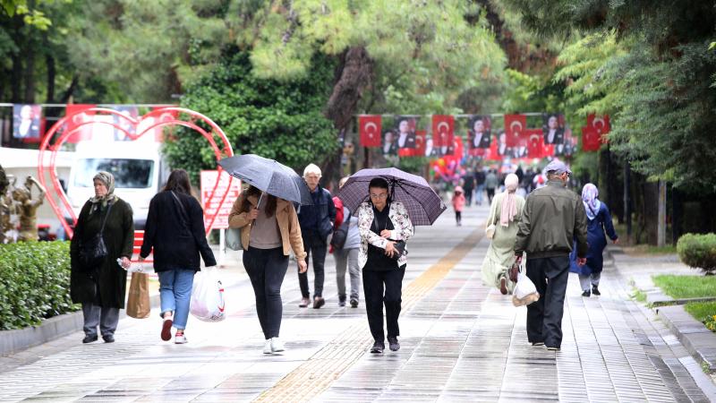 Yurdun iç kesimlerinde sağanak bekleniyor: 12 ile sarı uyarı