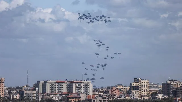 ABD Gazze’ye havadan yardım bıraktı