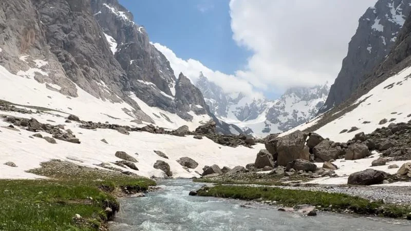 Karlı dağların doğası mest etti: Görüntüler Alpler ve Himalayalar’ı aratmadı