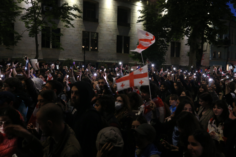 Gürcistan’da tartışmalı yasa tasarısı protesto ediliyor