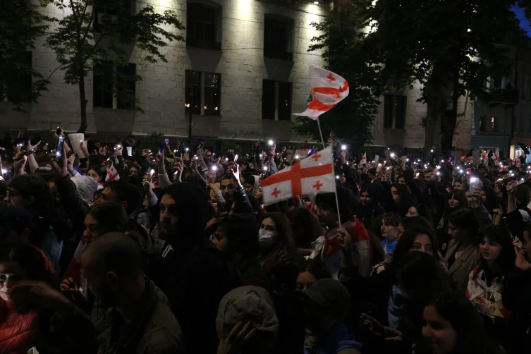 Gürcistan’da tartışmalı yasa tasarısı protesto ediliyor