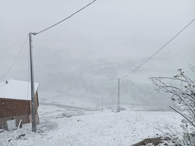 Rize’de mayıs ayında kar yağışı