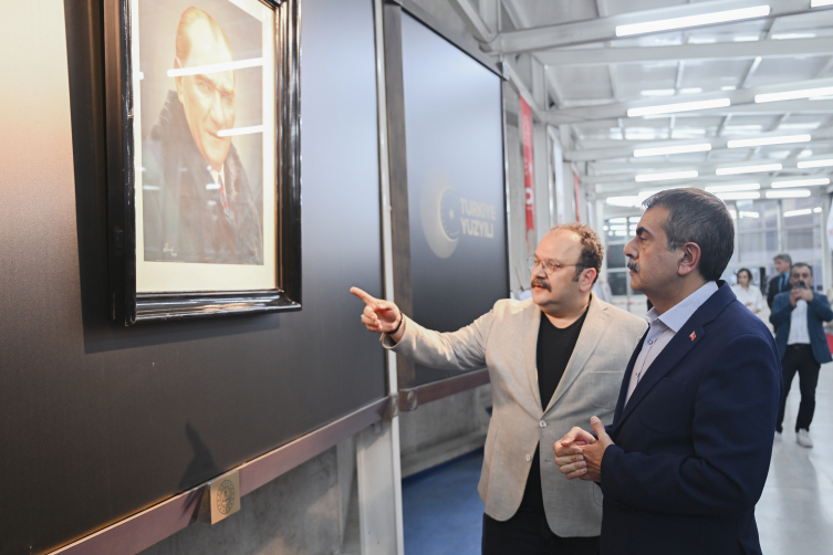 Bakan Tekin, “Orijinal Atatürk Portresi Sergisi”nin açılışına katıldı