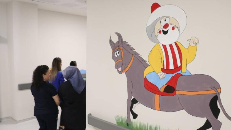 Yalova’da Güzel Sanatlar Lisesi öğrencileri hastane koridorlarını resimleriyle renklendirdi